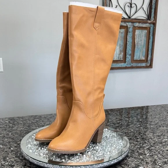 Universal Thread Tan Heeled Boots - Picture 3 of 14
